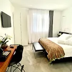 ゲストハウス Le Muraine 4*